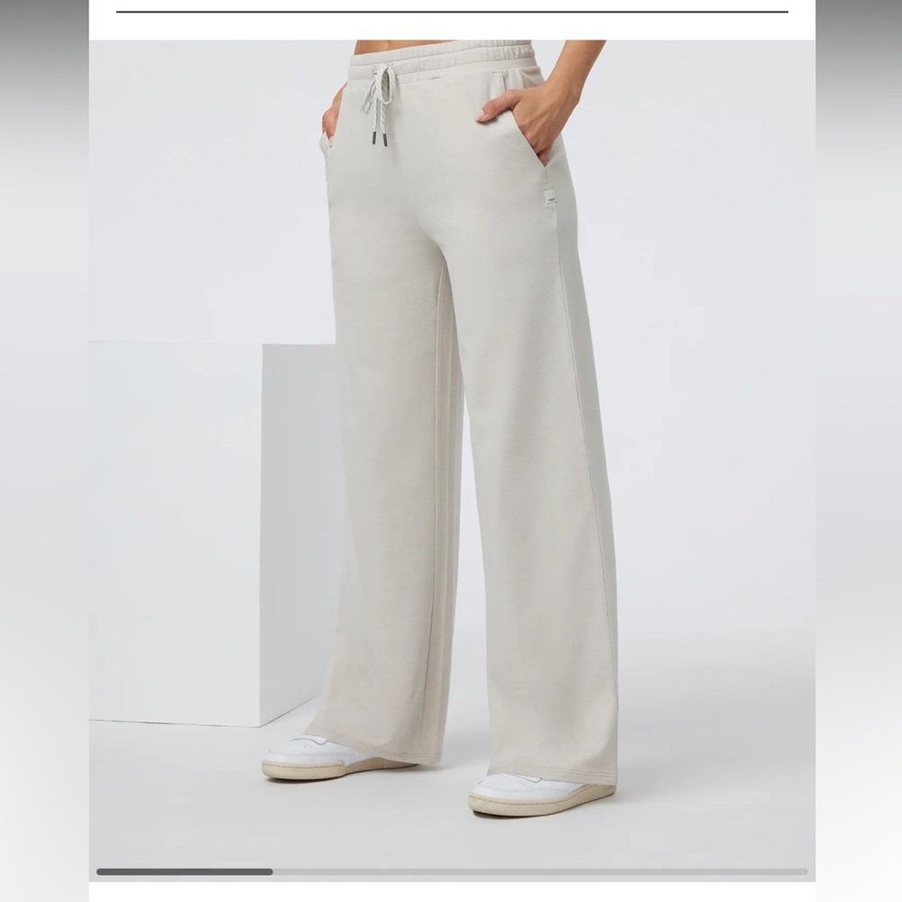 NWT Vuori Halo Essential Wideleg in Ecru Heather